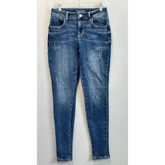 Maurices Jeans Women's‎ Size 6 High Rise Stretch Med Wash Distressed Denim - Picture 1 of 8
